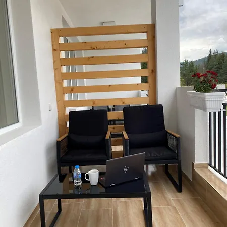 Sugarfame- 招待所 瑟尔尼察