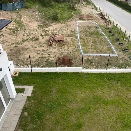 Sugarfame- 招待所 瑟尔尼察