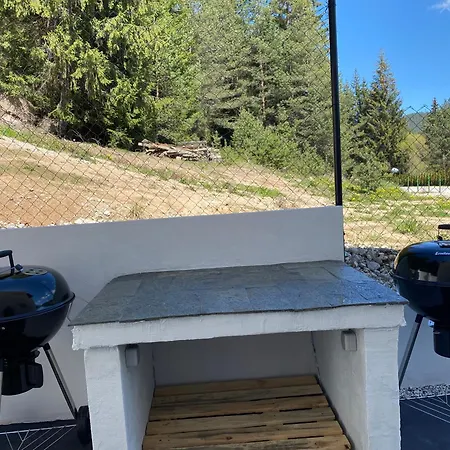 Sugarfame- 招待所 瑟尔尼察